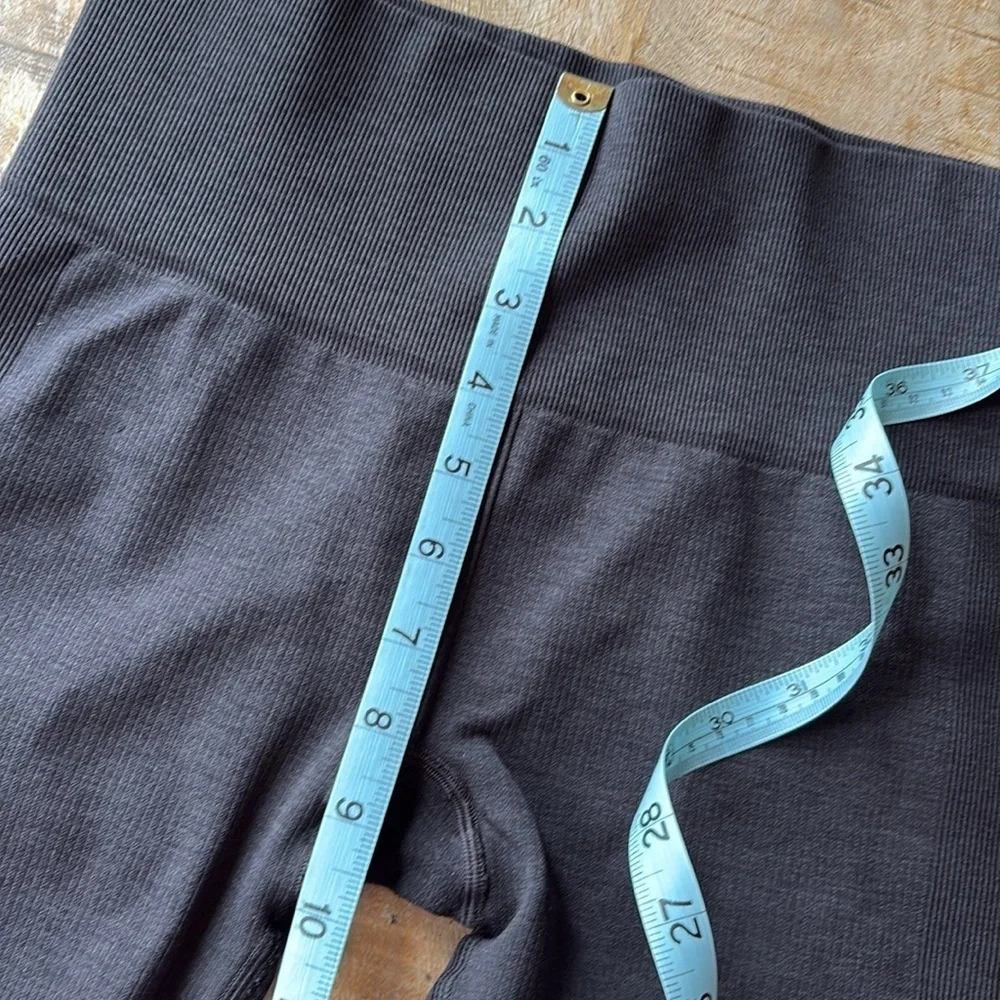 Lululemon Women’s Capri Leggings size 4